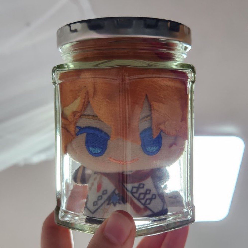 ⠀
… ah, fontaine.        ( * 💦 )  haha! haha. quite an interesting place, really. so, while i’m like this, and before i inevitably get freed from my little incarceration——anyone want to admit that they have a crush on me?  💕🐳😩
⠀