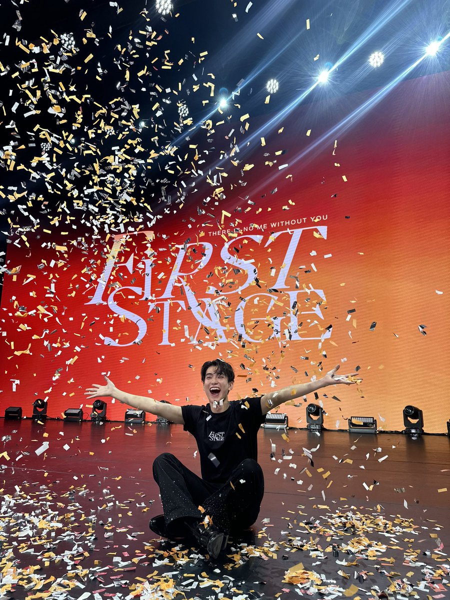 firstfh5's tweet image. ผมอยากขอบคุณทุกๆวินาทีที่เกิดขึ้นในงาน #FirstStage ทุกช่วงเวลาที่ทุกๆคนมีให้ผม ขอบคุณที่คอยบอกผมว่าผมทำได้ และคอยสนับสนุนผม ผมพยามทำทุกอย่างให้เต็มที่และดีที่สุดเสมอ แต่มันจะไม่ออกมาดีขนาดนี้ถ้าไม่มีทุกคน ขอบคุณในความรักที่ไม่ได้เปลี่ยนไปตามเวลา ขอบคุณที่เติมเต็มฝันของผมครับ 🙏🏼🧡