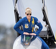 StrongerNavy's tweet image. #FleetWeekSF: From #MoundsView, #MN to soaring over #SanFrancisco, #LtCmdrAmandaLee exemplifies what dedication and hard work can achieve. 🌟 First female pilot in the @BlueAngels team and an inspiration to all! #Trailblazer #WomenInNavy #USNavy
