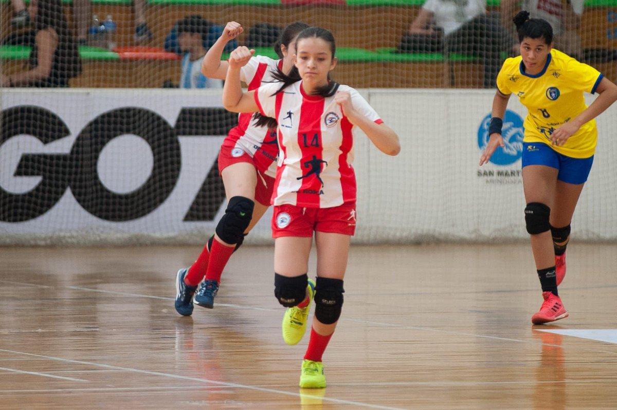 #Handball | PARAGUAY 🇵🇾 CAMPEÓN EN MENDOZA 🇦🇷 

Gran campaña de la Selección Paraguaya de Handball <a href="/cpyhandball/">Confederación Paraguaya de Handball</a> U14 femenina, que se consagró bicampeón del Sudamericano Centro Sur, que se disputó en Mendoza. Venció a la gran favorita Brasil 🇧🇷 por 25-20. 

Llegó a la final y le