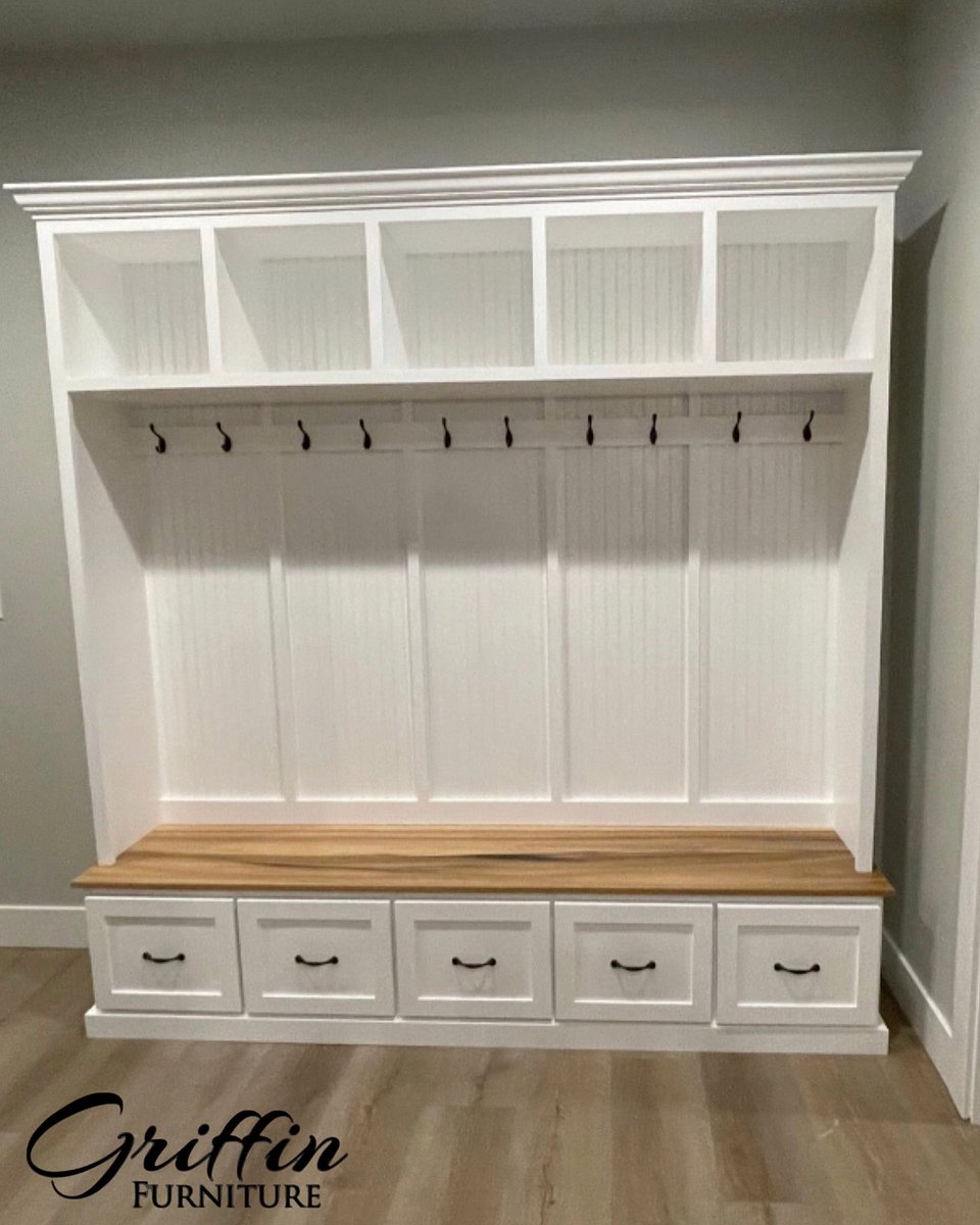 GriffinFurnitu2's tweet image. These mudroom entryway benches ship nationwide to most states free and are customizable in color, size and layout to fit your needs! 
 
griffinfurniture.etsy.com
 
#griffinfurniture #storagebench #shoestorage #hallway #laundryroom #mudroom