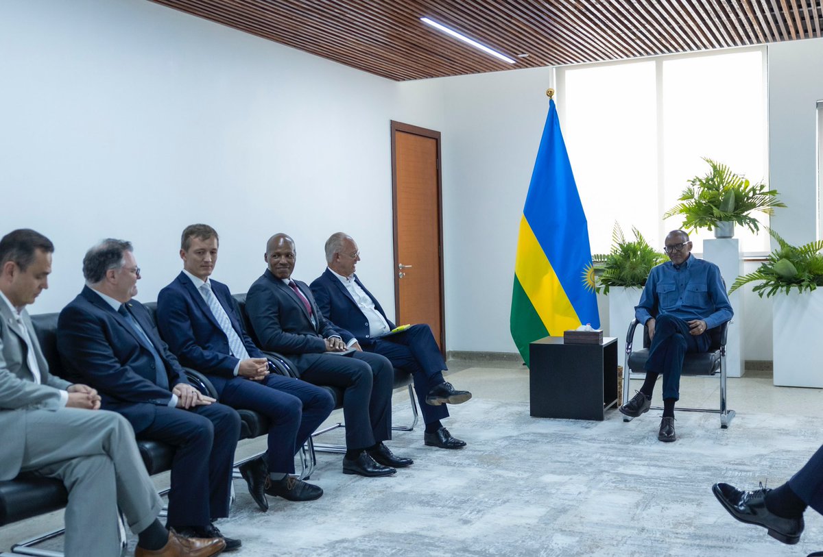 This afternoon at IRCAD Africa, President Kagame met with a delegation from IRCAD led by founder and President Professor Jacques Marescaux for discussions on the operations of IRCAD Africa, which hosted trainees this week for its inaugural minimally invasive surgery course.