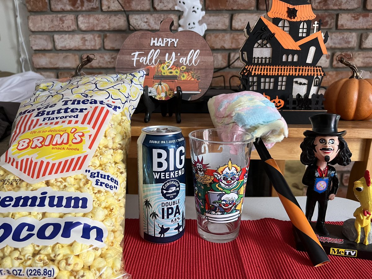 CrazyK_in_Cali's tweet photo. Me and Val (@Val9erGrl_in_CA ) picked up some snacks for tonight’s #Svengoolie Double Feature, popcorn & cotton candy for the Killer Klowns & “Big Weekend” IPA for “The Crawling Eye” cuz it is a big weekend w/tonight’s #Boonanza & tomorrow’s #SundaySuperStack on #MeTV 😀 https://t.co/NYKoSyPVYY