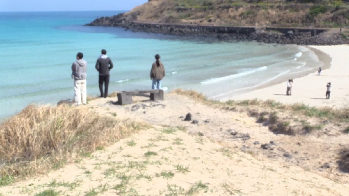 🎥✨Este martes 10 de octubre a las 20:00h, <a href="/BlackCanvas_FCC/">Black Canvas FCC</a> propone una función doble:

"¿Dónde estás parado Tsai Ming Liang?" de  Tsai Ming Liang

"Adentro del agua" de Hong Sangsoo
Un joven se propone dirigir un cortometraje con su propio dinero y llega a una isla con amigos.