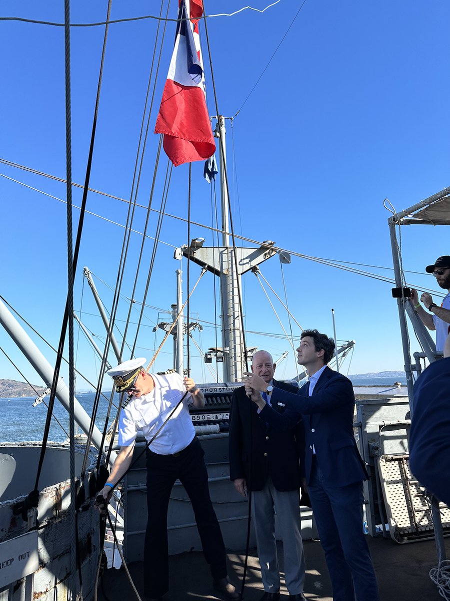PaulSalvaire's tweet image. #FleetWeekSF 
With the mayor of Arromanches, Normandy, aboard liberty ship Jeremiah O’Brien that took part in #DDay

Thank you to all the volunteers who maintain the ship

The 80th anniversary of #DDay in 2024 will be a great opportunity to celebrate the strength of 🇫🇷🇺🇸 alliance