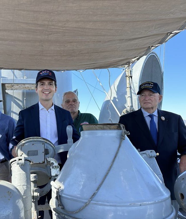 PaulSalvaire's tweet image. #FleetWeekSF 
With the mayor of Arromanches, Normandy, aboard liberty ship Jeremiah O’Brien that took part in #DDay

Thank you to all the volunteers who maintain the ship

The 80th anniversary of #DDay in 2024 will be a great opportunity to celebrate the strength of 🇫🇷🇺🇸 alliance