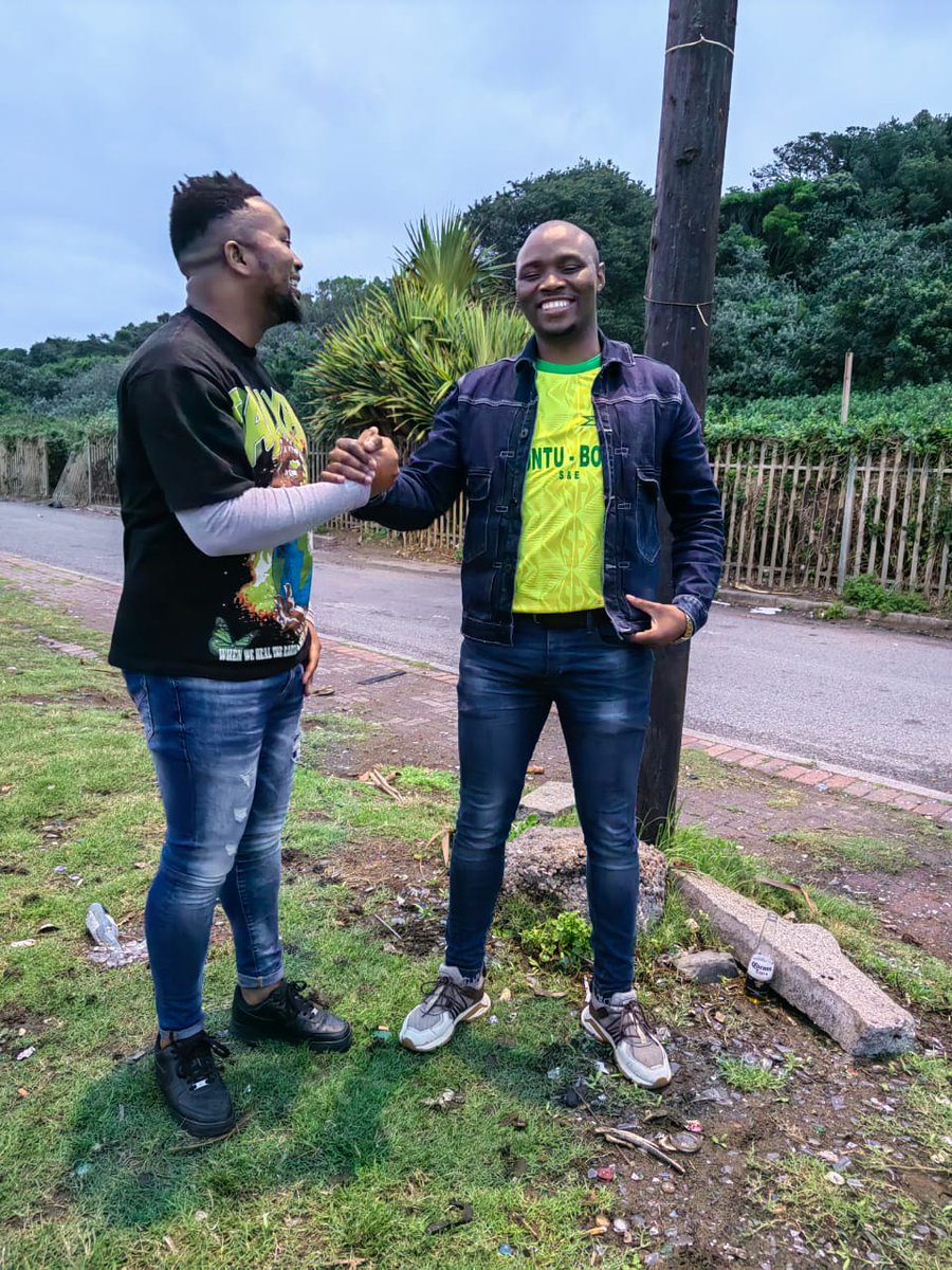 TatakaMabillion's tweet photo. We live to die...the little we can do while still intact, is to make jokes, laugh and love one another. Hate is the last thing we should be possessing to one another.  
#catchupvibes https://t.co/HEghTiUxOJ