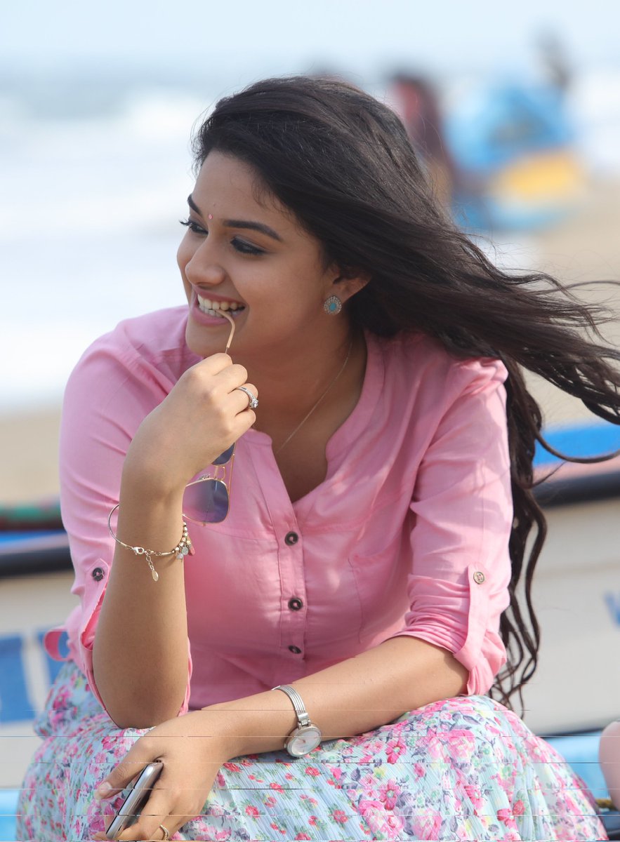 divyadharshin's tweet photo. Dazzling Keerthy paapa 💜

#7YearsOfRemo https://t.co/bXSA8m4brL