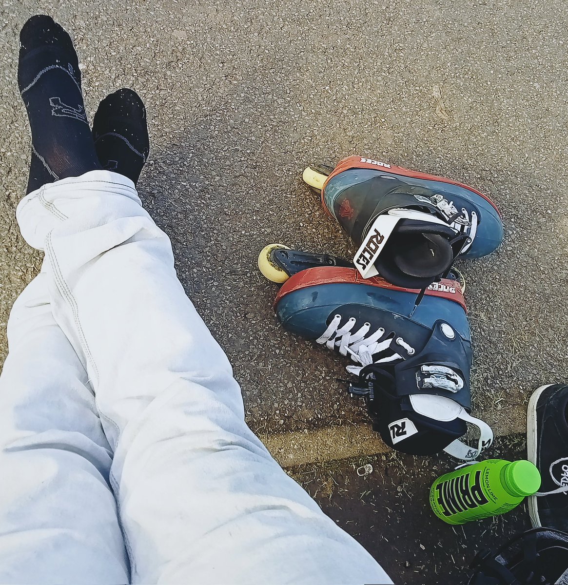 MikeSalt2's tweet photo. Planned on skating street today ended up at the local outdoor again... 😞 wanted to get clips in the nice weather... hopefully I'll get out for some soon! 😉 #rollerblading https://t.co/KWEGynUorN