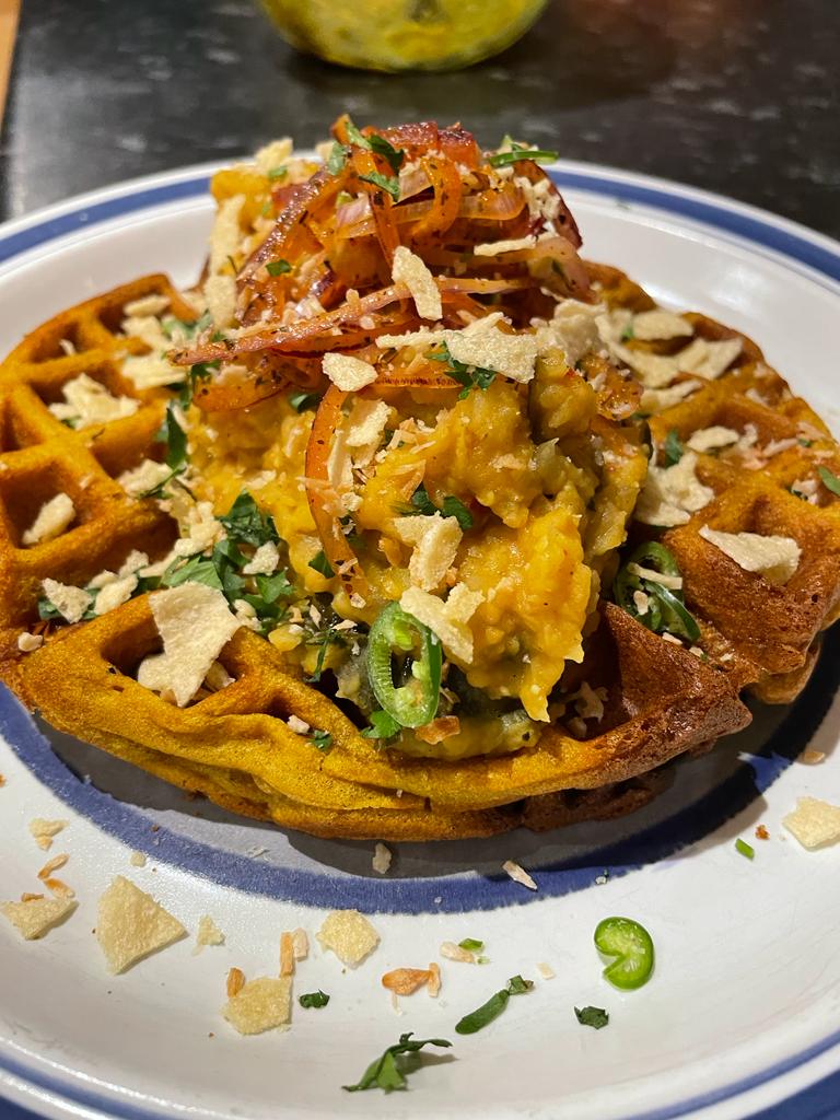 bishy29's tweet photo. Latest offerings from Bishs kitchen!

Onion bhaji waffle with tarka Daal, toasted coconut, onion salad, and poppadom crumb 😋 

#chefhustle #waffles #foodie https://t.co/en1uagA03F