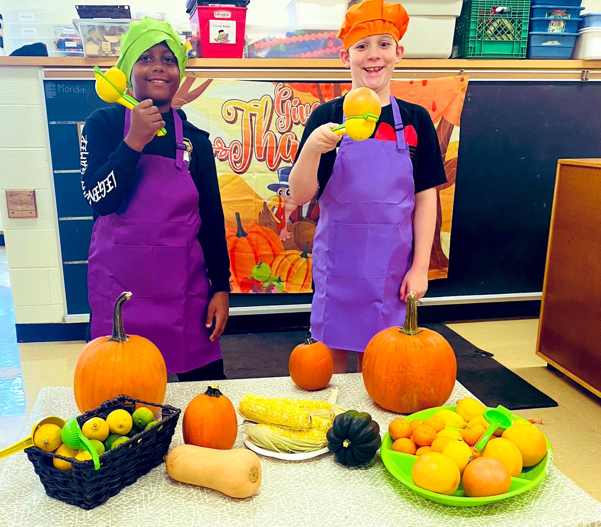 lobnafrench's tweet image. A and E have joined our #plasp kitchen club since they were in kindergarten🌽🎃🍊🥗 They felt so proud and happy to have our kitchen club back !!! #Belonging @PLASP_CCS