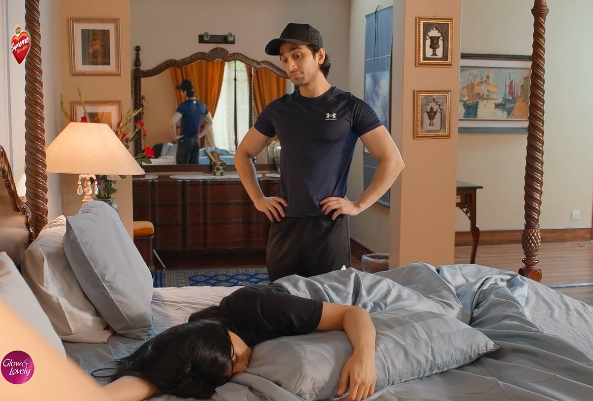 _Lazy_being's tweet photo. umeed wearing farjaad's t-shirt, sleeping on his side of the bed, using his pillow, wearing his pullover and cap - the episode had domesticity written all over it 🦋🫶

#fairytale2 • #farmeed https://t.co/53QrSFXBNj
