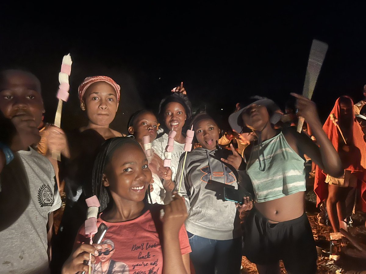 BukhoBami's tweet photo. When the sun goes down, the marshmallows come out.

#BukhoCamp2023 https://t.co/ym2BRdtq9P