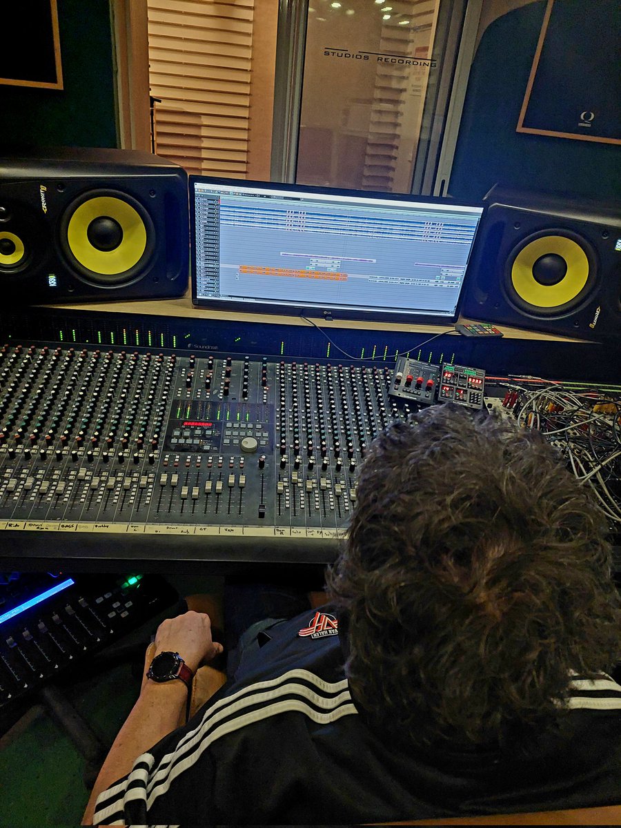 shoeilager's tweet photo. C'est le moment du mix des derniers titres de Shoeilager 🤘😉 https://t.co/Wt0ChSznL1