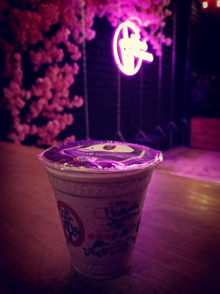 SergioOmarMX's tweet photo. Sabado movidito en @CassavaRoots.  #TeamSumo
#MilkShake #Work https://t.co/C2MIcmtx3D