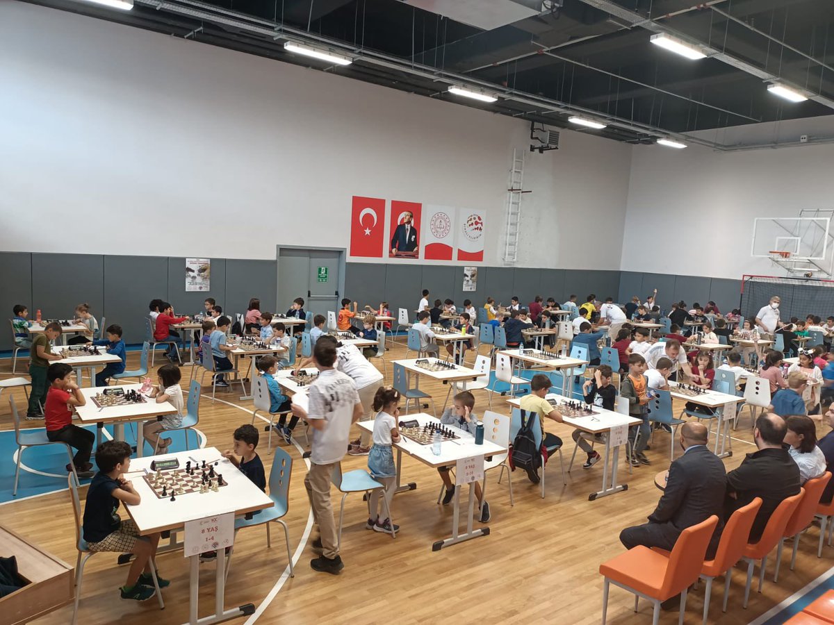 TUZLA 29 EKİM CUMHURİYET KUPASI SATRANÇ TURNUVASI başladı. Turnuvanın açılışına Tuzla İlçe Milli Eğitim Müdürü Sayın Metin Çangır katıldı. Misafirperverliğinden dolayı Binali Yıldırım İlkokulu yönetimine teşekkür ederiz. <a href="/TSFistanbul/">TSF İstanbul</a>