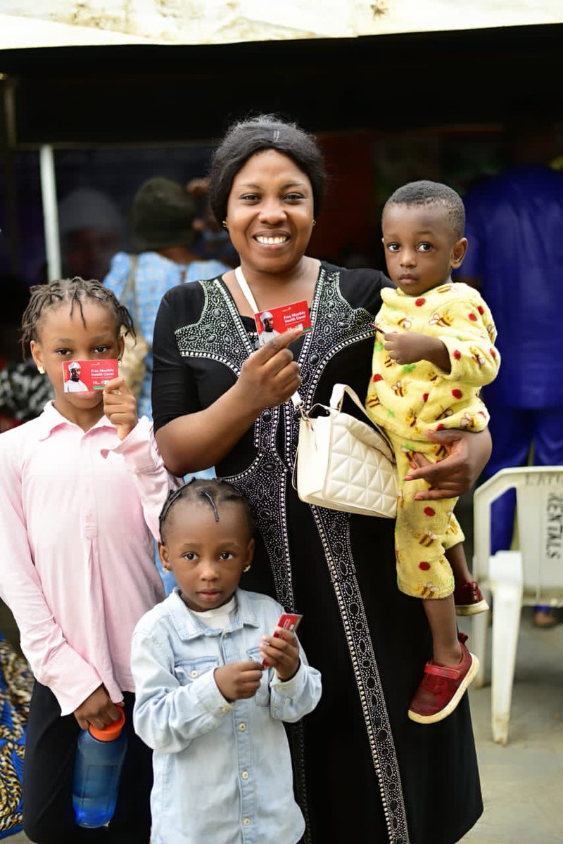 realPSaviour's tweet photo. TODAY, Rhodes Vivour has done it again for the love of the people and Lagos state.

Thank you so much Alimosho LGA.

@GRVlagos and Team are grateful and are encouraged to do more.

#GrvCares #RVfoundation https://t.co/f3W9UgRQqz