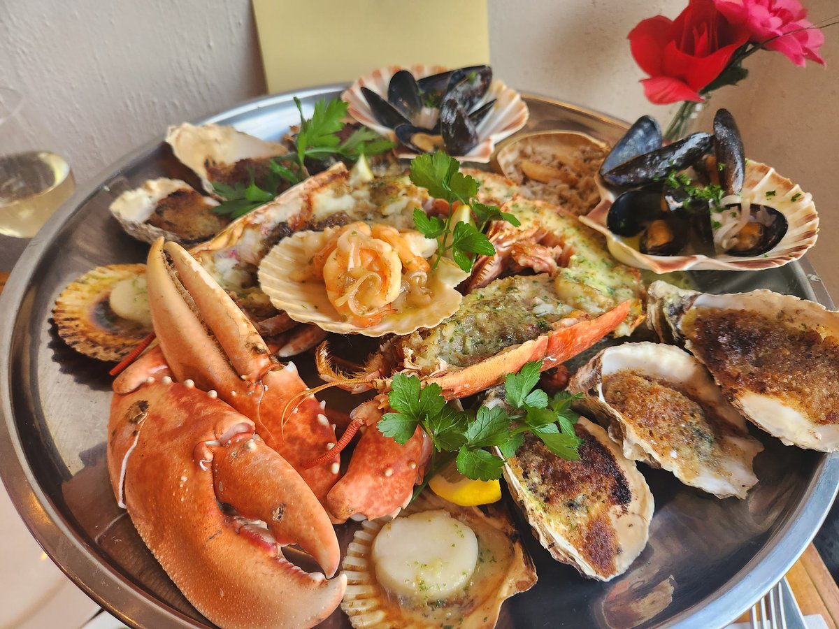 Michell90672100's tweet photo. Cream tea, ballet and lobster https://t.co/tHdiJCE5Pp