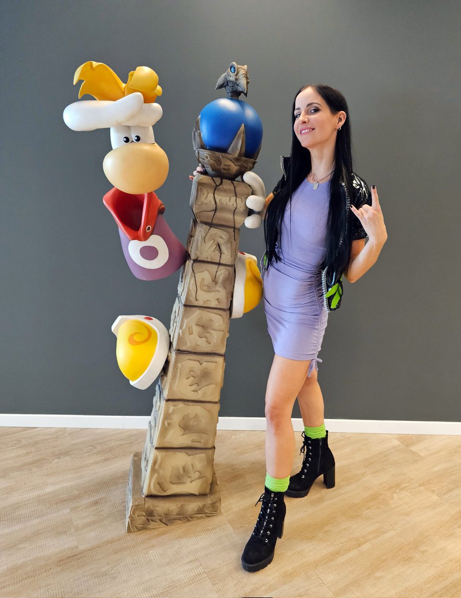 RabbidEdge's tweet photo. Edge meeting Rayman in the end..
😁🫰🏼💚💜🧡
My new hero and my childhood hero together in one photo...🥹🙌🏼✨️
#ubisoftmilan #rabbidedge
#RaymanRabbidsWeekend https://t.co/T3lQnVPNI7