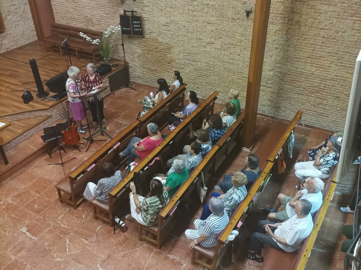 piebaorg's tweet photo. Nuestras hermanas comienzan nuevo curso, esta vez homenajeando a nuestra hermana Aurora Balaguer, la cual marcha de Alicante para vivir en Dènia en breve. Muchas gracias por todo tu trabajo y servicio en PIEBA!!! https://t.co/nBnf7eudYM