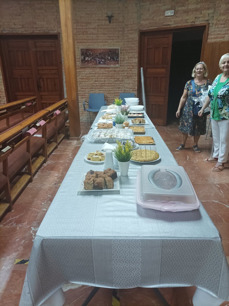 piebaorg's tweet photo. Nuestras hermanas comienzan nuevo curso, esta vez homenajeando a nuestra hermana Aurora Balaguer, la cual marcha de Alicante para vivir en Dènia en breve. Muchas gracias por todo tu trabajo y servicio en PIEBA!!! https://t.co/nBnf7eudYM