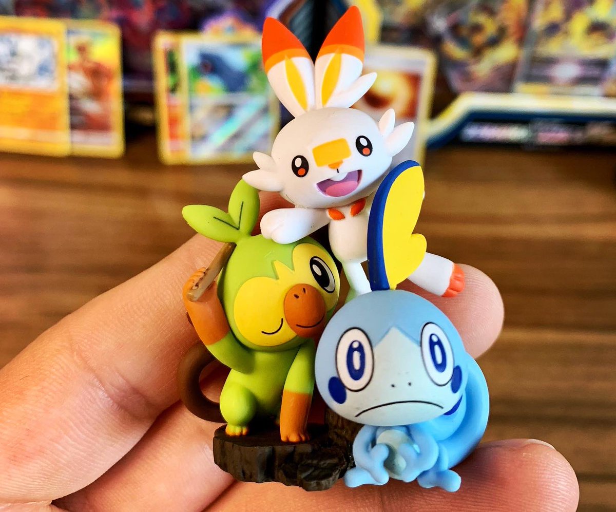 TCG_Family_2020's tweet image. 🕵🏻‍♂️ Product #Review!

🔎  Sword &amp;amp; Shield Figure Collection (2020)
💵 $119.99 CAD
📍 @hobbiesville 
🃏 Packs = #CosmicEclipse, #BurningShadows, 2x #RebelClash
💰 Price Per Pack = $29.75

🤷‍♂️ Buy or Pass? This 3 year old box was a BUY for us because of the gorgeous Pikachu promo card…