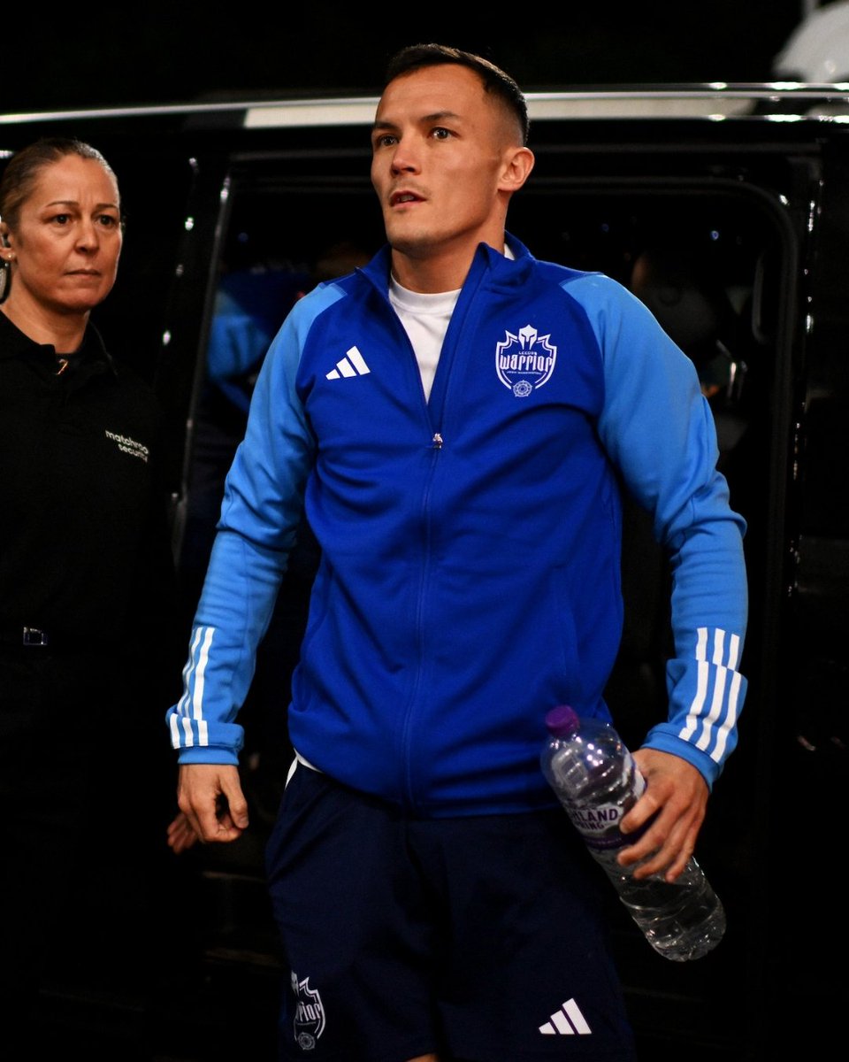 Eyes on becoming a 3⃣ time world champ tonight 

#WoodWarrington