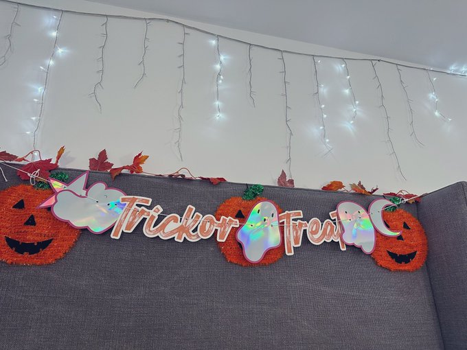 @Nikki_Night.. when you finally get your cam room decor to stay put 😅😂🎃✨ https://t.co/06FXH0oayf<a class="tags" href="/tag/nikki_night">@nikki_night</a>