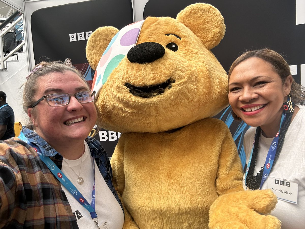 HannahBevan23's tweet photo. A day spent meeting thousands of people, all having conversations about career options at BBC ✨
Engagement at its best 👏🏽
#UKBlackBusinessShow
#BlackBusinessWeek
#Careers
#YourBBC https://t.co/tn6WmGB7Y3
