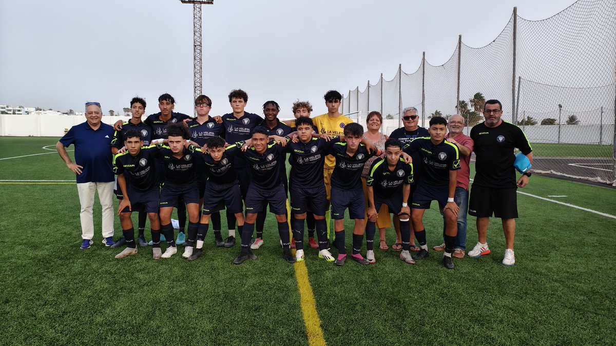 arencibiajj's tweet photo. 🚘⚽Terminamos por hoy la #RutaFutbolera en Puerto del Carmen, donde se jugaba el partido de Juvenil Preferente entre #PDC2016 y @ud_lanzarote, con arbitraje de Samuel Henríquez De León
#FútbolCanario #FútbolBase https://t.co/0XXrYnk8Jx