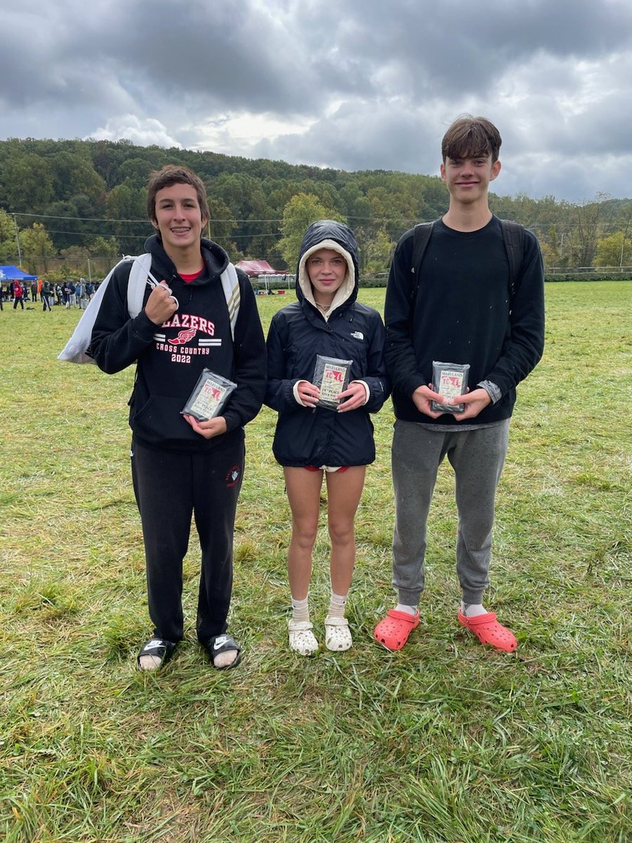 Mrs_A_Bosse's tweet photo. Congratulations to Blair's award winners Erich (9th varsity), Ingrid (14th varsity), and Stuart (17th JV) at the 2023 MDXC meet. The Boys and Girls teams finished 8th overall in their respective races. https://t.co/ruLJBq802R