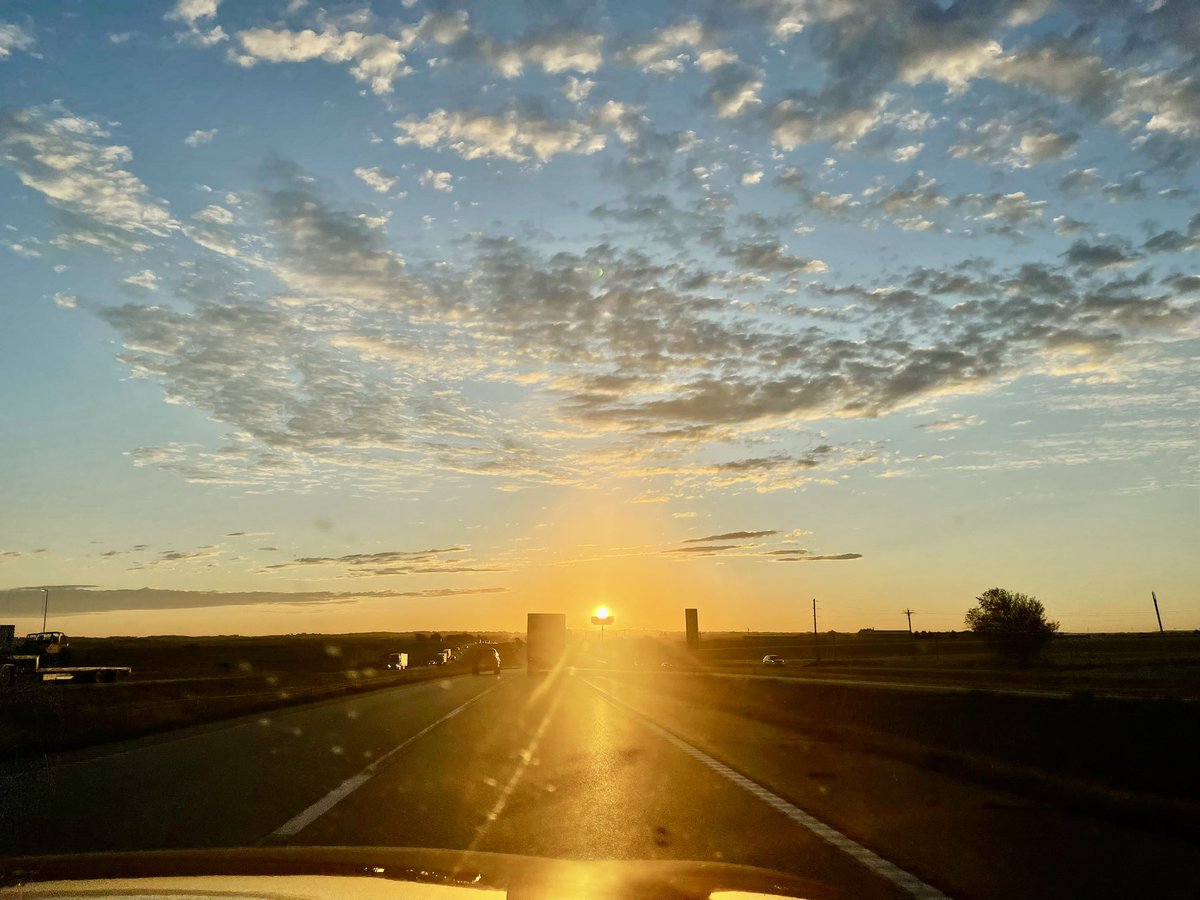 Happy Saturday ! It was almost impossible to see the road at 7:00 am driving eastward……with the sun right in front of your car.
