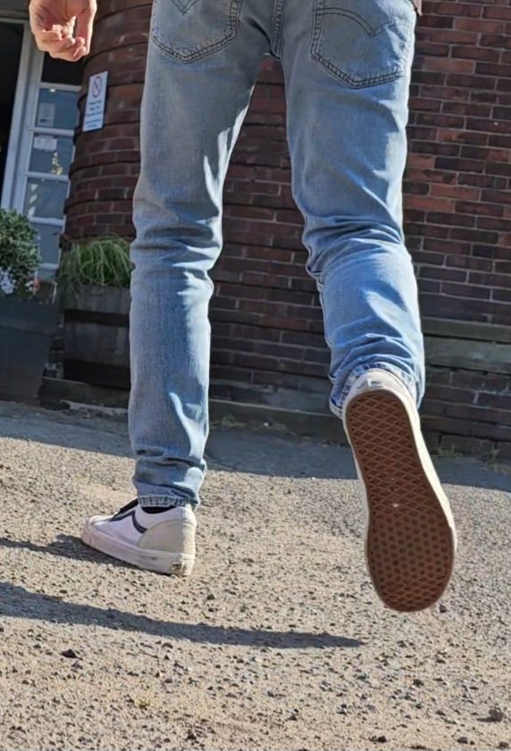 Hotguyfeeet's tweet photo. Sweaty, Dirty Vans anyone? Can't get enough of this guy. See him around alot so more videos and pics of him for sure. Wouldn't you love to just Bury your face in those shoes and lick them clean 🥵
#Malefeet #Vans #Dirtytrainers #Sweatymalefeet #Feet https://t.co/JQRCB1lYak