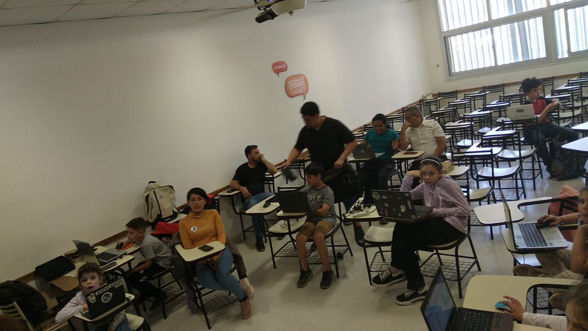 coderdojocba's tweet image. Hoy estamos visitando y compartiendo la tarde en la @CBASpaceApps 🚀🤖🛸