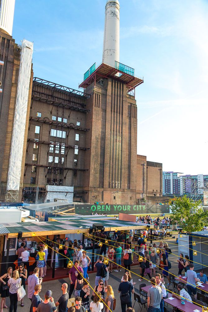 cythara_2011's tweet photo. "Street Feast is London's pioneering night market. Every Saturday we bring together London’s best street food traders, chefs and restaurants, and serve giant festival-style pint-sized cocktails, craft beer and great wine, for quite a unique eating experience." https://t.co/WEMtlFztwB