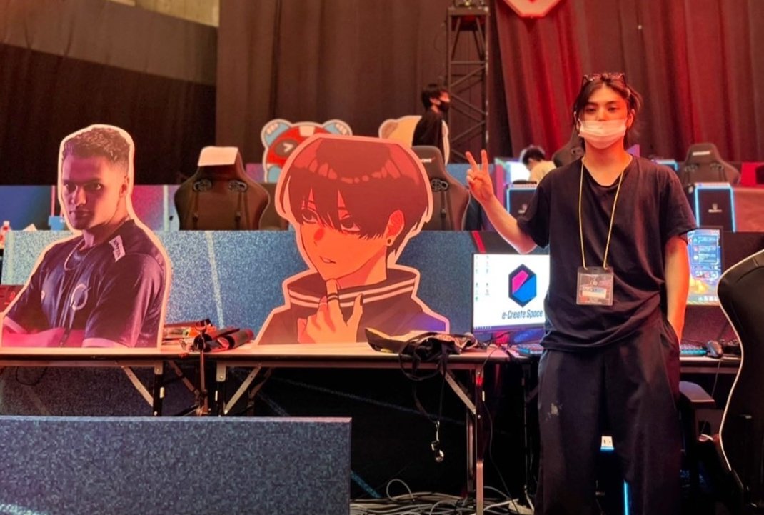 njrksn's tweet photo. I love you gamer Nijirō <3 https://t.co/sBWVJx1yRJ