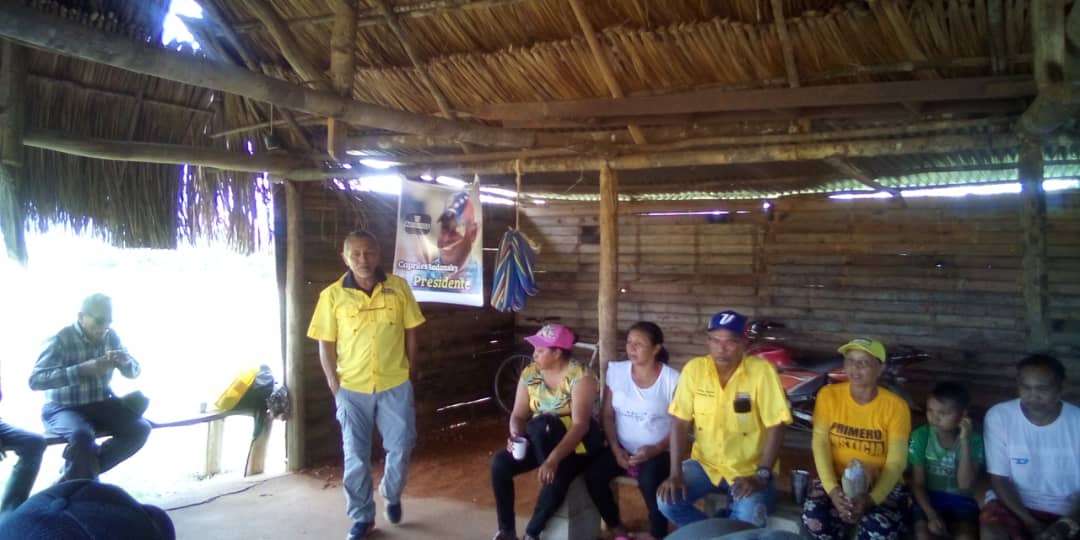 ActivismoPJ's tweet photo. En #Amazonas estamos #TodosConCapriles porque vamos 
#TodosXElEncuentro #CaprilesRadonski @pr1merojusticia https://t.co/W76p45G7BJ