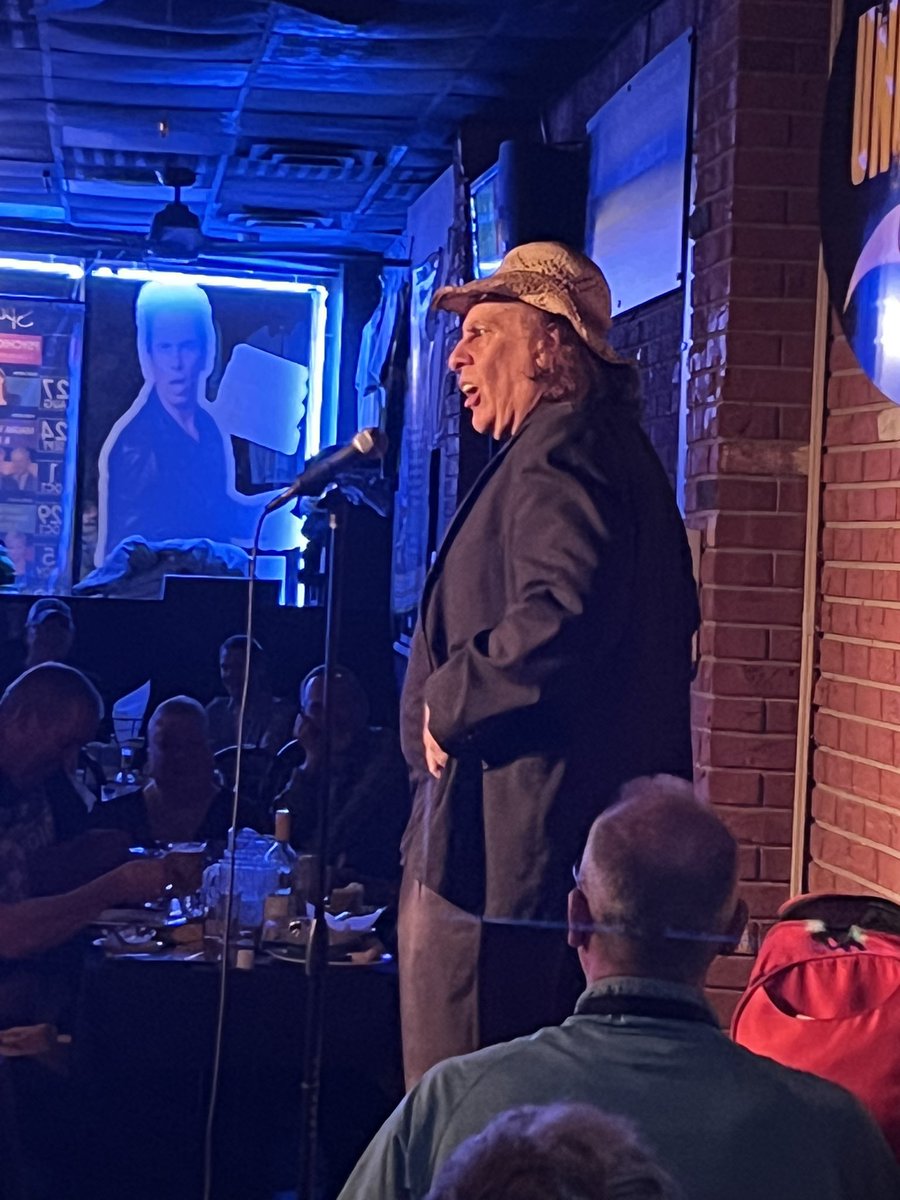 Uncle Vinnie’s Comedy Club tweet media