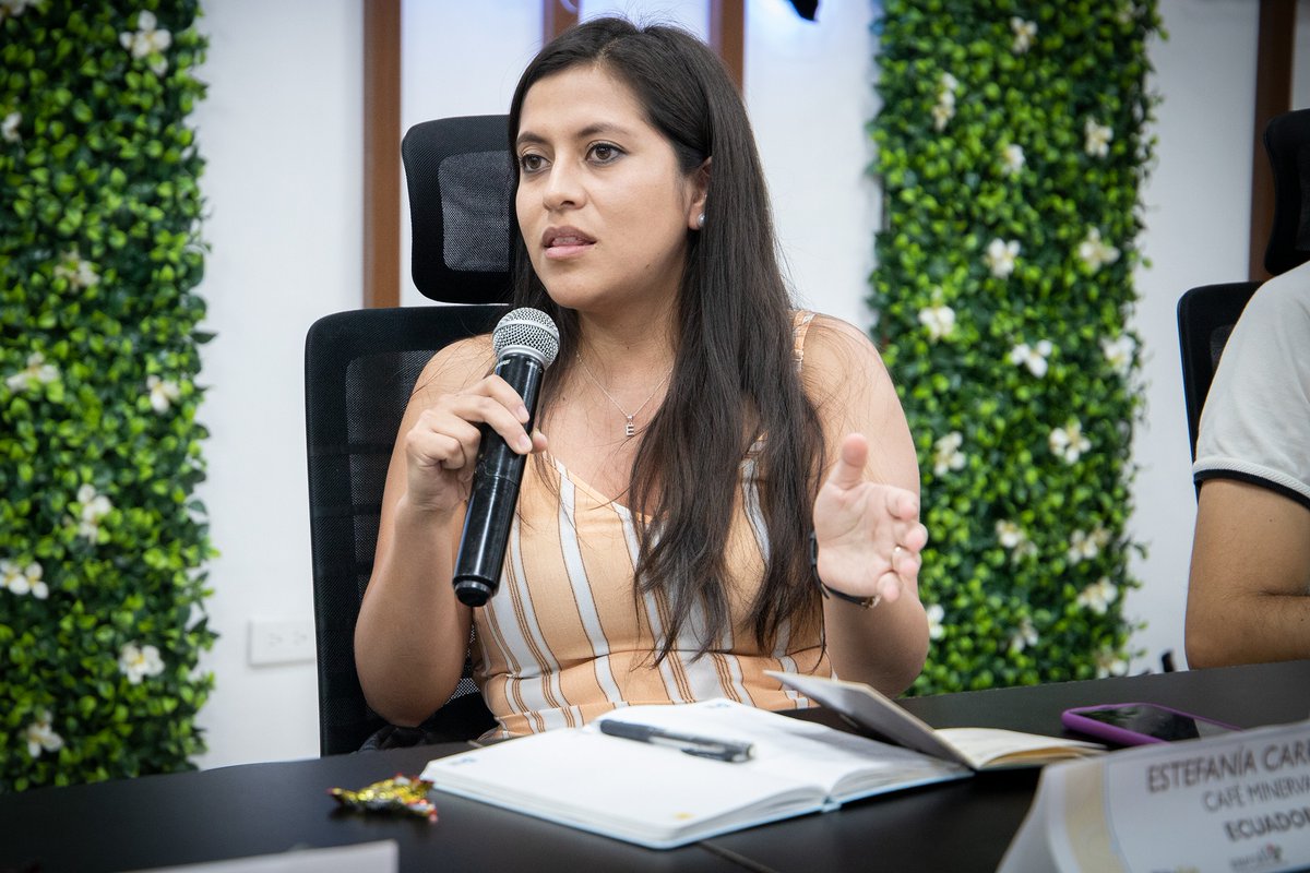 YofrePoma's tweet photo. La prefectura de Sucumbíos propició una reunión de negocios con nuestros caficultores y las empresas ANECAFÉ Ecuador, los jueces internacionales del concurso #TazaDorada, representantes de Café Minerva, #SolublesInstantaneos, entre otras.
#SucumbiosSeLevanta https://t.co/ehtIrk0LAP