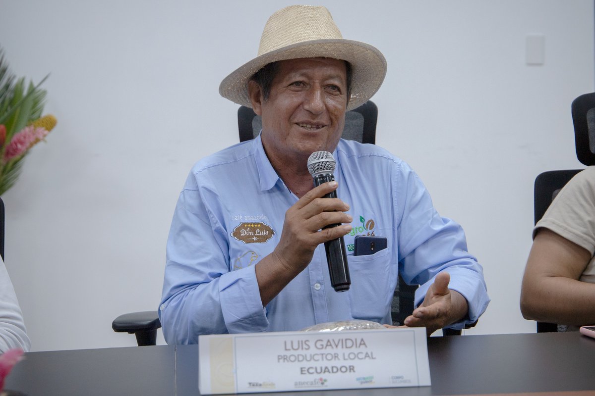 YofrePoma's tweet photo. La prefectura de Sucumbíos propició una reunión de negocios con nuestros caficultores y las empresas ANECAFÉ Ecuador, los jueces internacionales del concurso #TazaDorada, representantes de Café Minerva, #SolublesInstantaneos, entre otras.
#SucumbiosSeLevanta https://t.co/ehtIrk0LAP