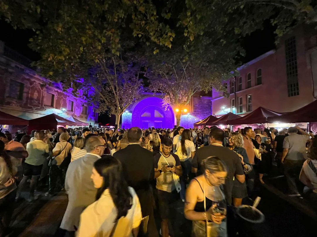 xavifono's tweet photo. Avui és un dia d’intensa activitat en aquest cap de setmana gran de la Festa del Roser, un dels més memorables de l’any a Martorell.
https://t.co/rLpV4JkHyi https://t.co/wQFjQSHSc6