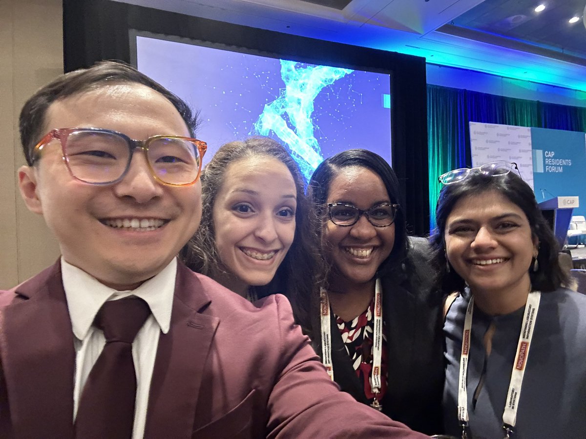 Mattcrophage's tweet photo. New friends!! #mottirl it’s selfie city!
#CAP23 #CAPnow
@sarahnfarran https://t.co/p9BJ0jzr5G