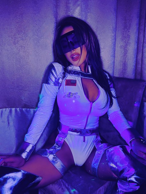 Huge huge sales going on for my October Boo thangs 👻🎃 Come inside and check it out!   https://t.co/kMIFYC7mmg