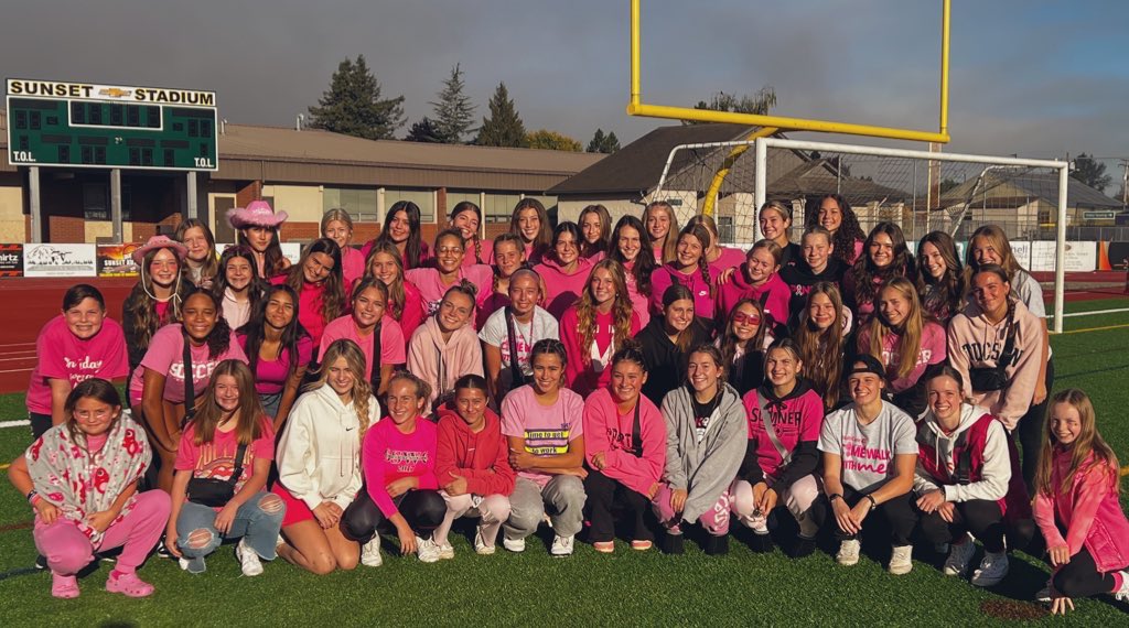 SoccerSpartans's tweet photo. Showed up for our community this morning💗 Show me a better hype squad!💪🏼 #GoSparts https://t.co/aRBhzr00kN