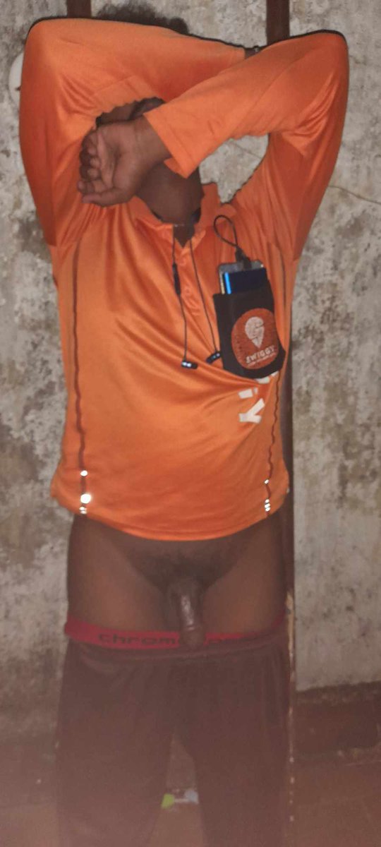 hereplayboy's tweet photo. Swiggy delivery boy https://t.co/OqeztnsRem