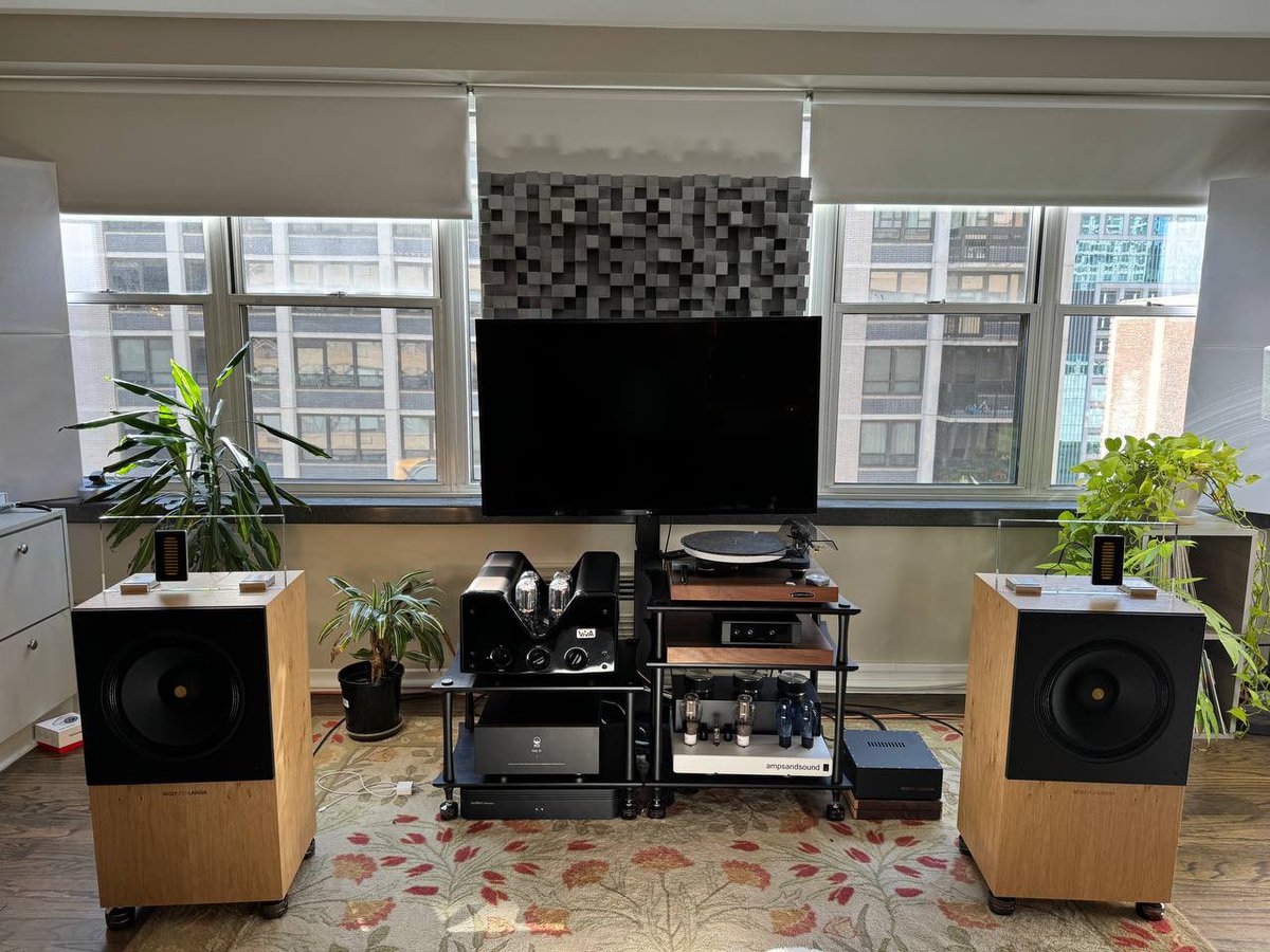 MimicAudio's tweet photo. Come out to Chicago, we’ll get together, hear a few songs. #wolfvonlanga #mimicaudio #vivaaudio #bestxmasmovie https://t.co/ty5GK5vfXX