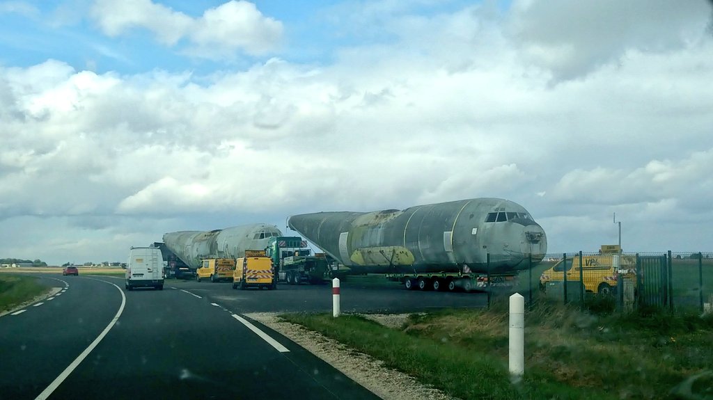 RemDumDum's tweet photo. Quand les Transals quittent la BA123 par la route ! https://t.co/9u7mTPxX2g