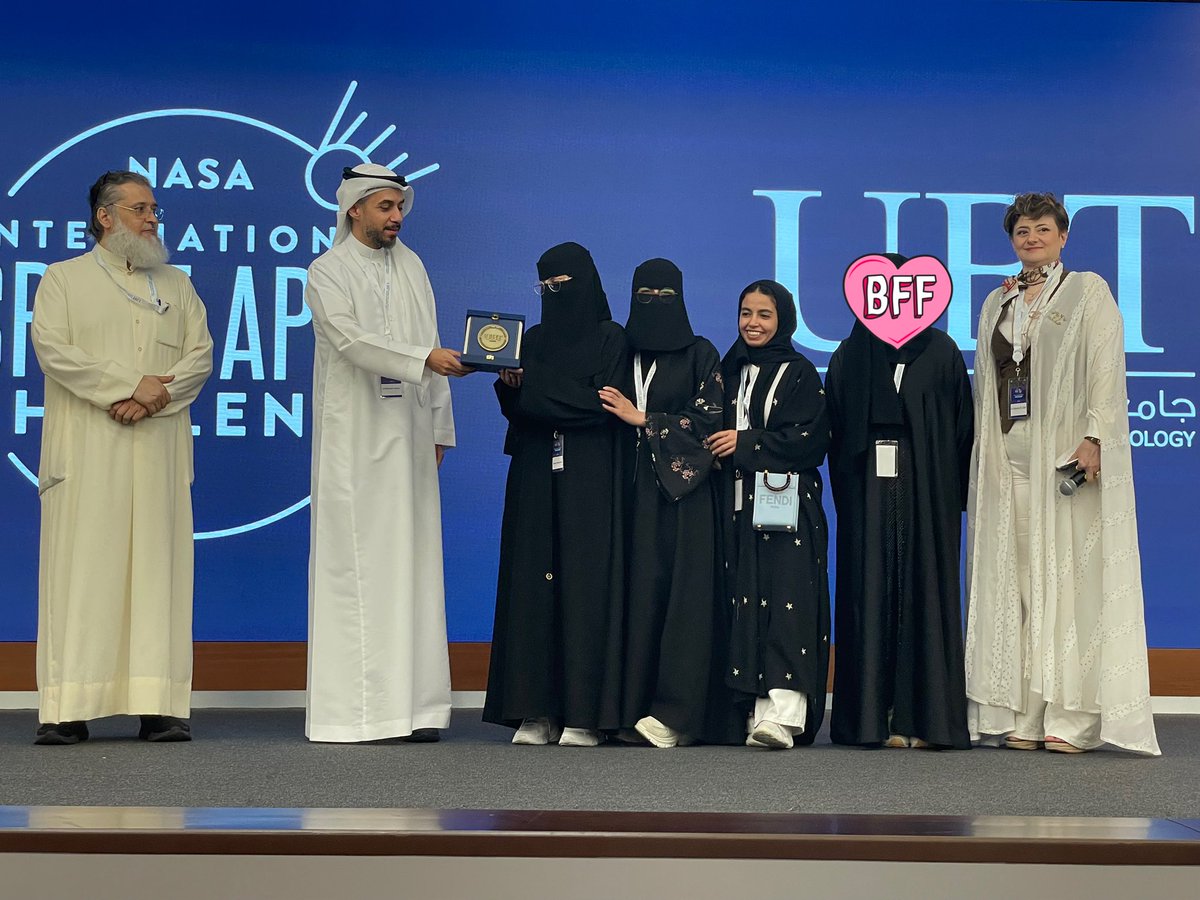 luje_talhi's tweet photo. To infinity AND beyond!!!!😭❤️❤️ 
•
حصل فريقي الرهيب JupyX  ولله الحمد والمنة على المركز الأول المقام في مدينة جدة لـ #تحدي_تطبيقات_الفضاء ( النجم السماوي)💫 https://t.co/OIKkFpS3C4