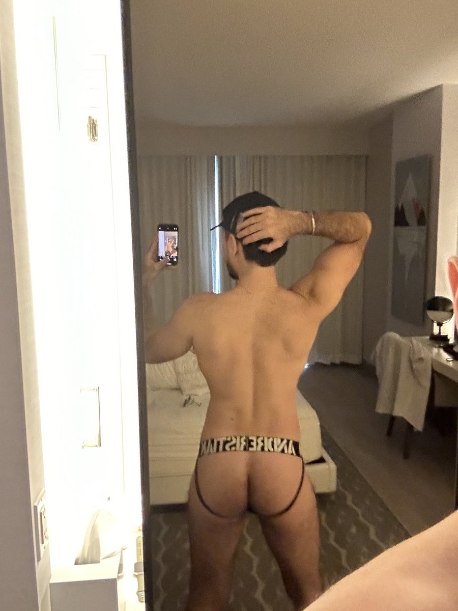 BrockBuki's tweet photo. Horny in Denver https://t.co/hYJ261dYln