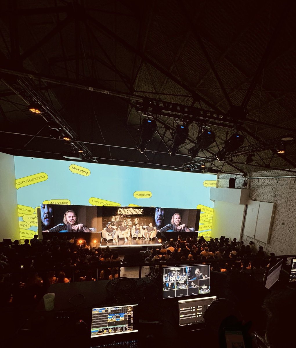 chrisapatino's tweet photo. Casa llena en la #CoderConf2023 ✈️🔥 https://t.co/xhtK3Hjpcy